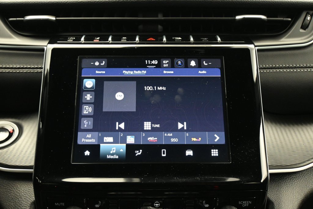 Used 2025 Jeep Grand Cherokee Laredo w/ Luxury Tech Group I AWD/4WD image 23