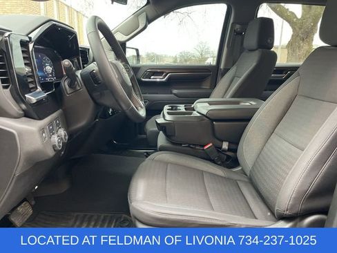 Used 2024 Chevrolet Silverado 1500 LT image 18