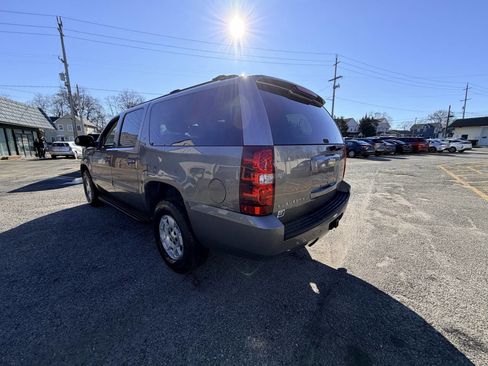 Used 2007 Chevrolet Suburban LT w/ LT Preferred Equipment Group image 16
