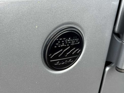 Used 2021 Jeep Gladiator Sport image 6