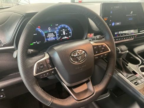 Used 2026 Toyota Sienna Limited image 13