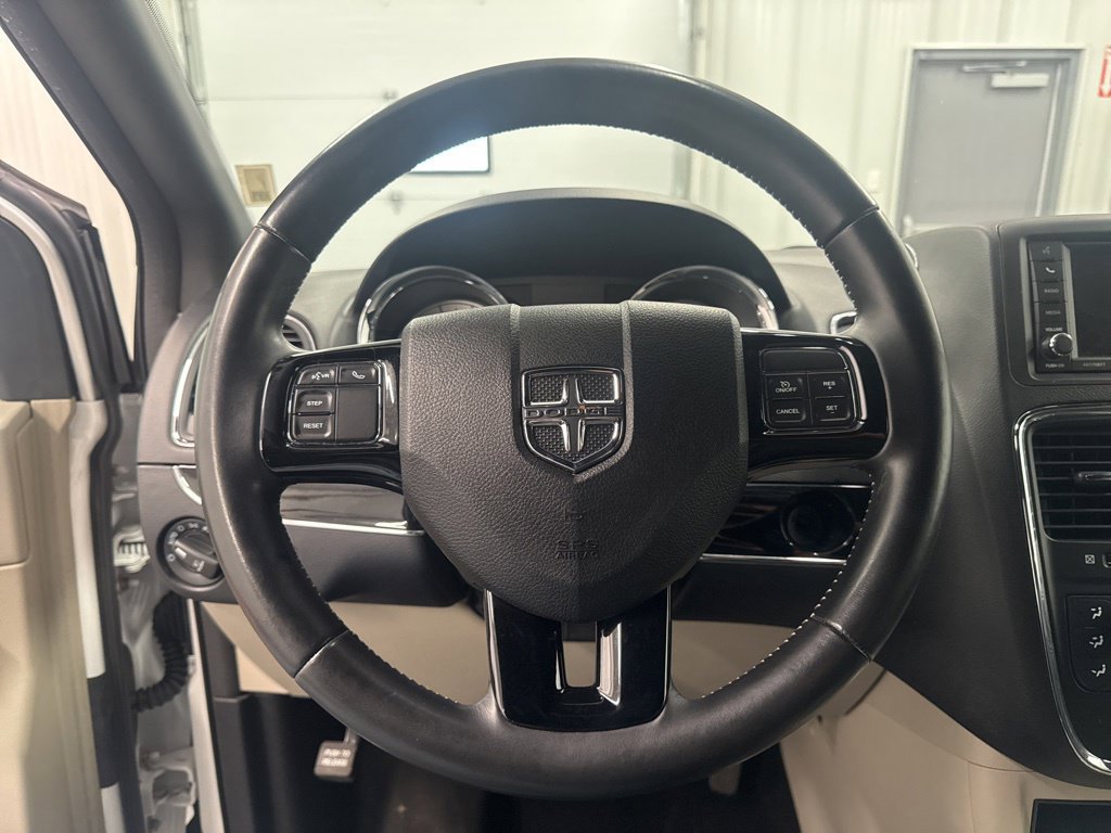 Used 2019 Dodge Grand Caravan SXT FWD image 12