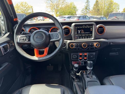 Used 2023 Jeep Gladiator Mojave w/ Cold Weather Group AWD/4WD image 9