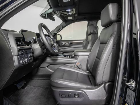 Used 2025 Chevrolet Tahoe Z71 w/ Comfort Package AWD/4WD image 8