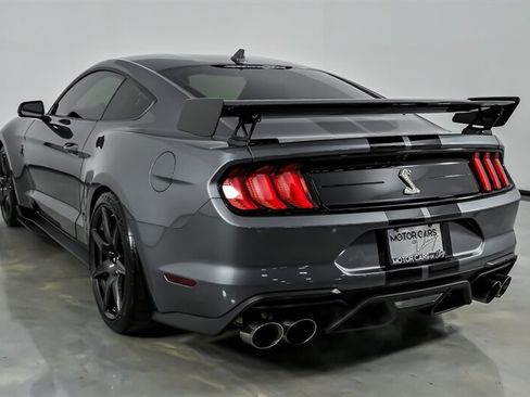 Used 2021 Ford Mustang Shelby GT500 w/ Carbon Fiber Track Pack RWD image 9
