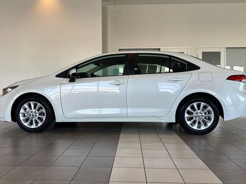 Used 2021 Toyota Corolla LE w/ LE Convenience Package FWD image 7