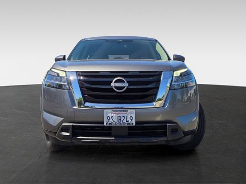 Used 2022 Nissan Pathfinder SV AWD/4WD image 2