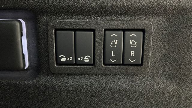 Used 2025 Chevrolet Suburban Premier AWD/4WD image 26
