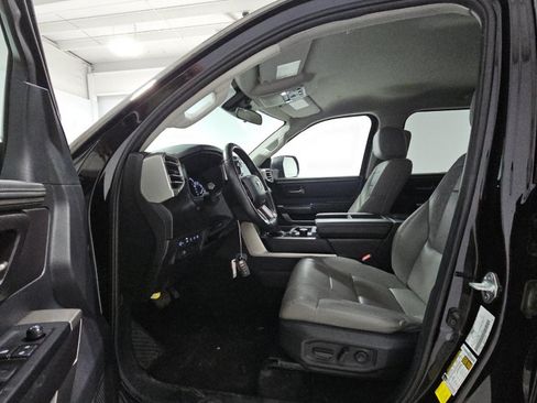 Used 2022 Toyota Tundra SR5 w/ SR5 Premium Package RWD image 8