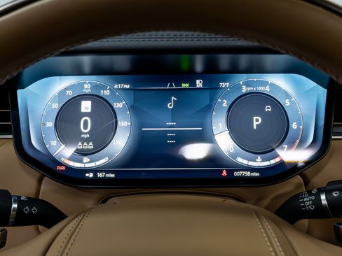 Used 2025 Land Rover Range Rover SE AWD/4WD image 9