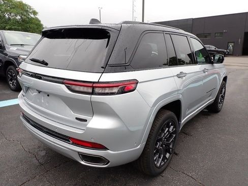 New 2025 Jeep Grand Cherokee Summit image 6