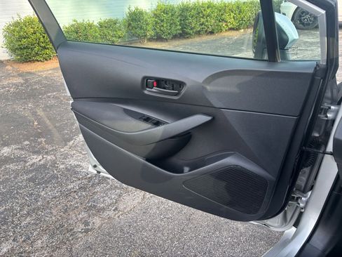 Used 2025 Toyota Corolla LE FWD image 18