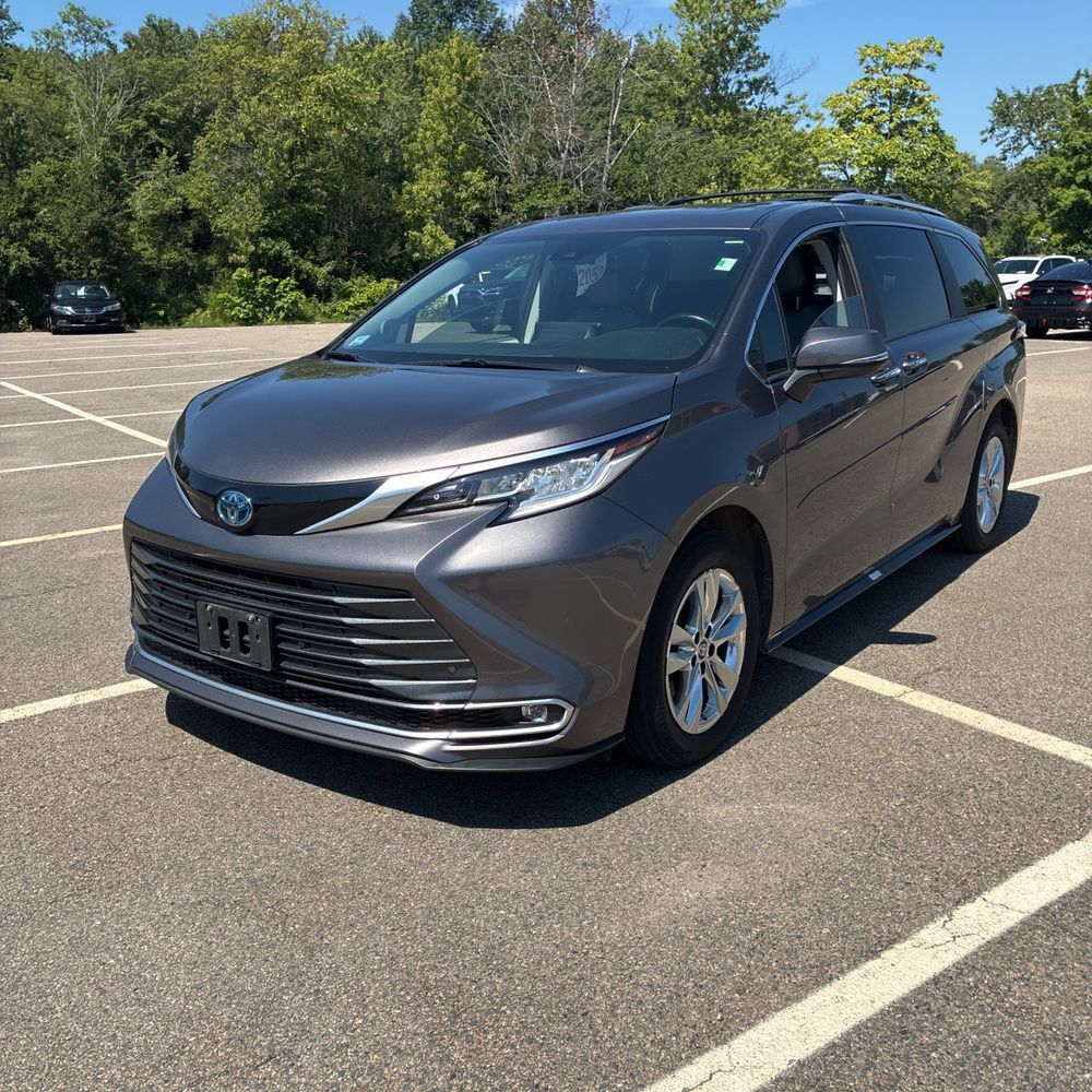 Certified 2024 Toyota Sienna Limited AWD/4WD image 1