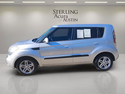 Used 2010 Kia Soul + image 8