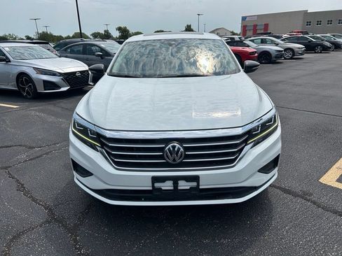 Used 2022 Volkswagen Passat 2.0T FWD image 4