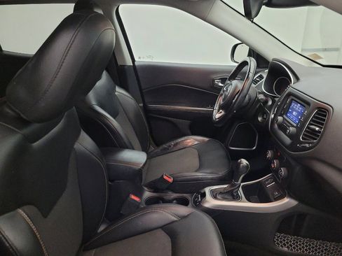 Used 2018 Jeep Compass Latitude FWD image 21