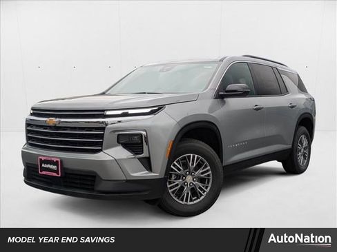 New 2025 Chevrolet Traverse LT image 1