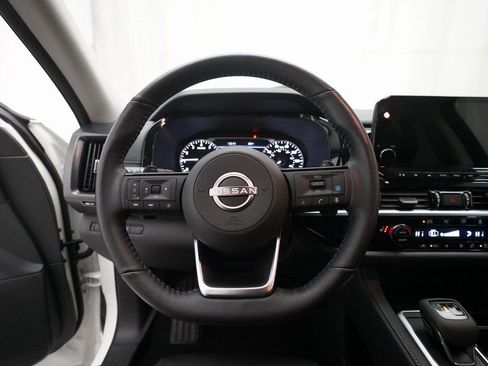 Certified 2024 Nissan Pathfinder SL image 4