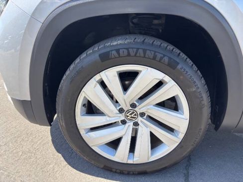 Used 2021 Volkswagen Atlas Cross Sport SE w/ Panoramic Sunroof Package FWD image 9