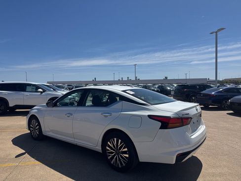 Certified 2025 Nissan Altima 2.5 SV image 13