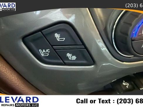 Used 2015 Chevrolet Silverado 1500 High Country w/ High Country Premium Package AWD/4WD image 25