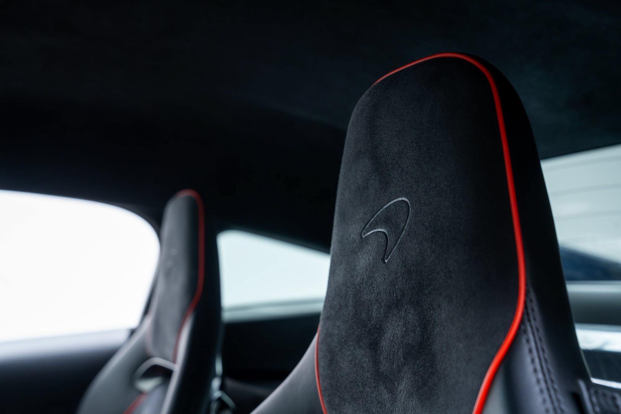 Used 2024 McLaren Artura RWD image 34