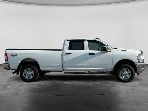 Used 2024 RAM 2500 Tradesman w/ Chrome Appearance Group AWD/4WD image 11