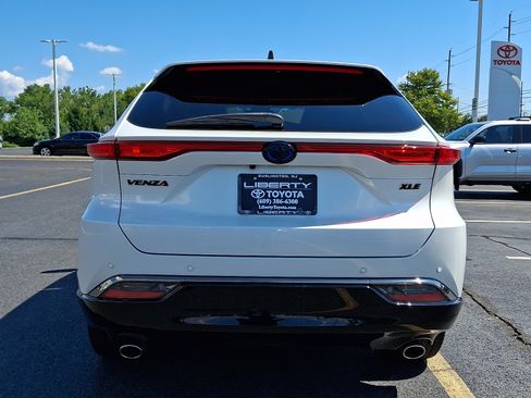 Used 2024 Toyota Venza Nightshade AWD/4WD image 7