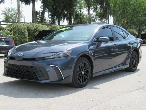 Used 2026 Toyota Camry SE FWD image 3