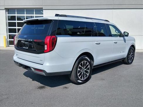 Certified 2025 Ford Expedition Max Platinum AWD/4WD image 4