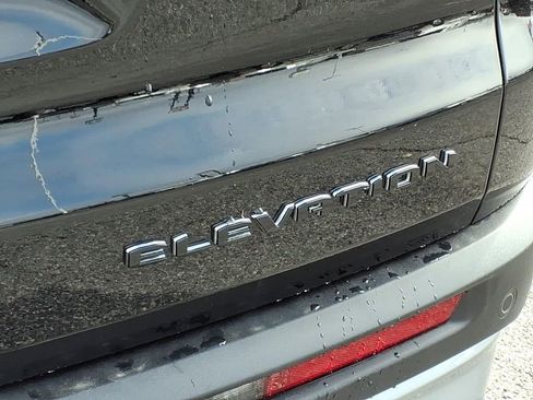 Used 2025 GMC Acadia Elevation image 5