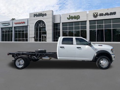 New 2026 RAM 5500 Tradesman w/ Chrome Appearance Group image 2