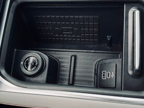 Used 2025 Ford Expedition Active image 46