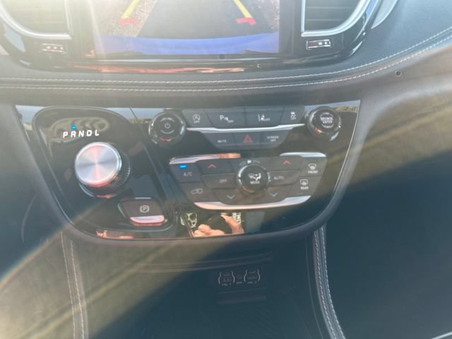 Used 2025 Chrysler Pacifica Limited FWD image 38