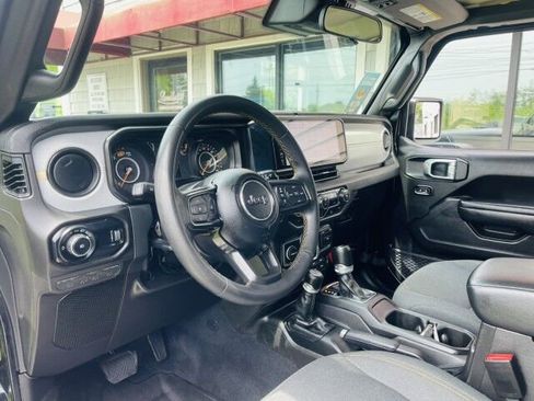 Used 2024 Jeep Wrangler Unlimited Sport AWD/4WD image 9