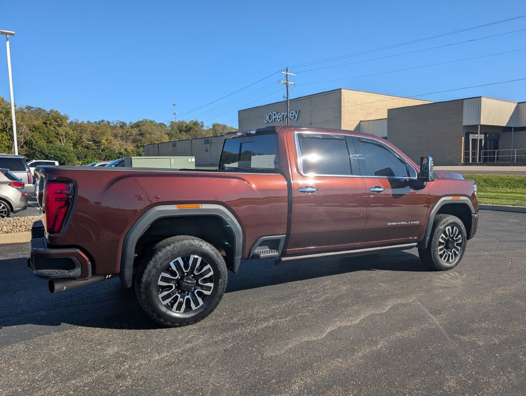 Used 2024 GMC Sierra 2500 Denali Ultimate AWD/4WD image 8