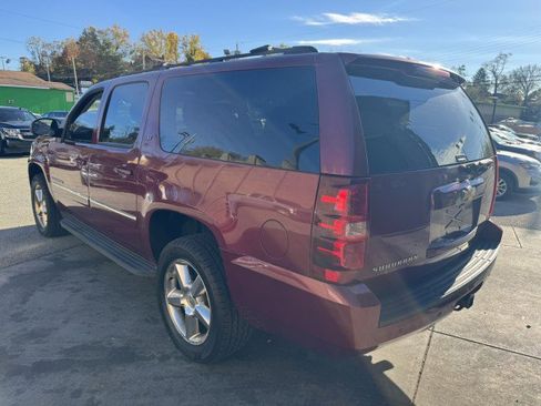 Used 2011 Chevrolet Suburban LT image 5