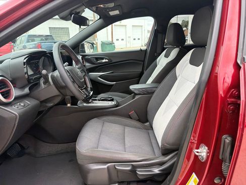 Used 2025 Chevrolet Trax RS w/ Driver Confidence Package FWD image 15