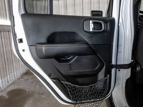 Used 2018 Jeep Wrangler Unlimited Sahara image 45