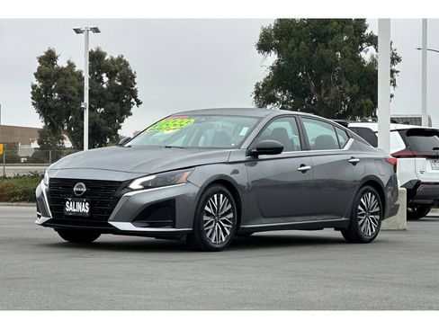 Used 2024 Nissan Altima 2.5 SV FWD image 8