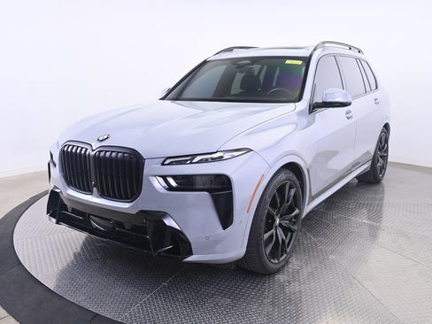 Used 2025 BMW X7 xDrive40i w/ M Sport Package AWD/4WD image 1