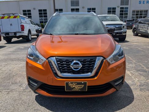 Used 2020 Nissan Kicks SR w/ SR Premium Package FWD image 8