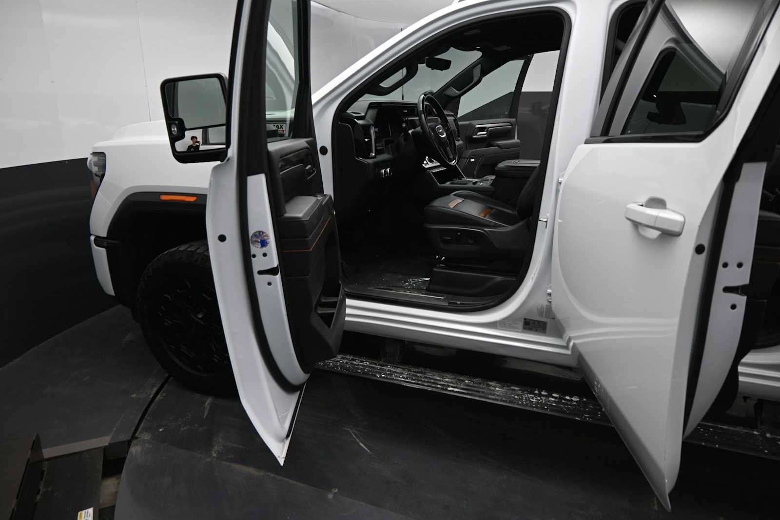 Used 2024 GMC Sierra 2500 AT4 w/ AT4 Premium Plus Package AWD/4WD image 57