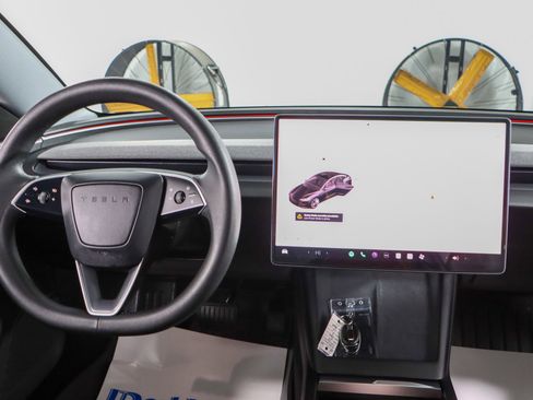 Used 2025 Tesla Model 3 Long Range image 16