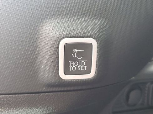 New 2025 Jeep Grand Cherokee Limited image 11