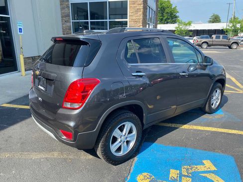 Used 2017 Chevrolet Trax LT w/ LT Convenience Package AWD/4WD image 4
