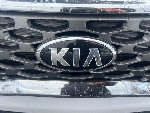 Used 2021 Kia Telluride LX image 29