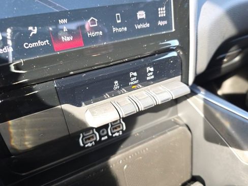 Used 2025 RAM 1500 Big Horn image 34