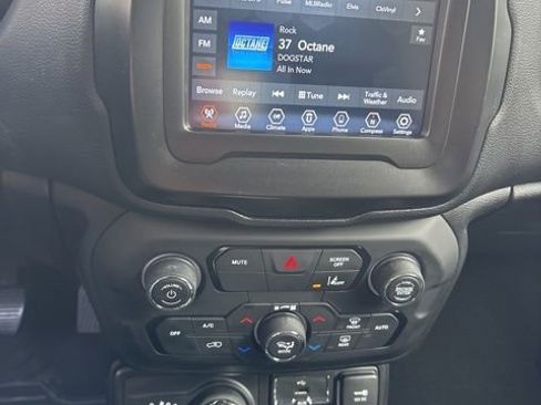 Used 2021 Jeep Renegade Latitude AWD/4WD image 14