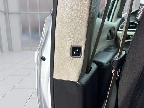 Used 2023 Chrysler Voyager LX FWD image 15